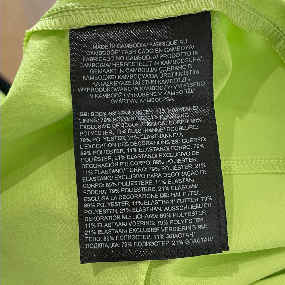 North Face Women's Arque Hike Dress in Sharp Green Built In Shorts Athletic - Picture 15 of 16